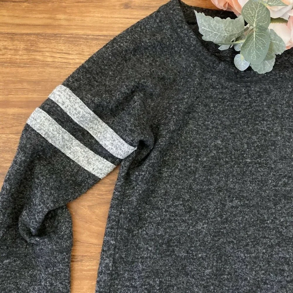VTG‎ Ladies Sweater Gray with Stripes 3/4 Sleeves